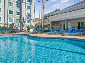 Private resort suite Big BBQ Grills at pool site Free Disney parks shuttle